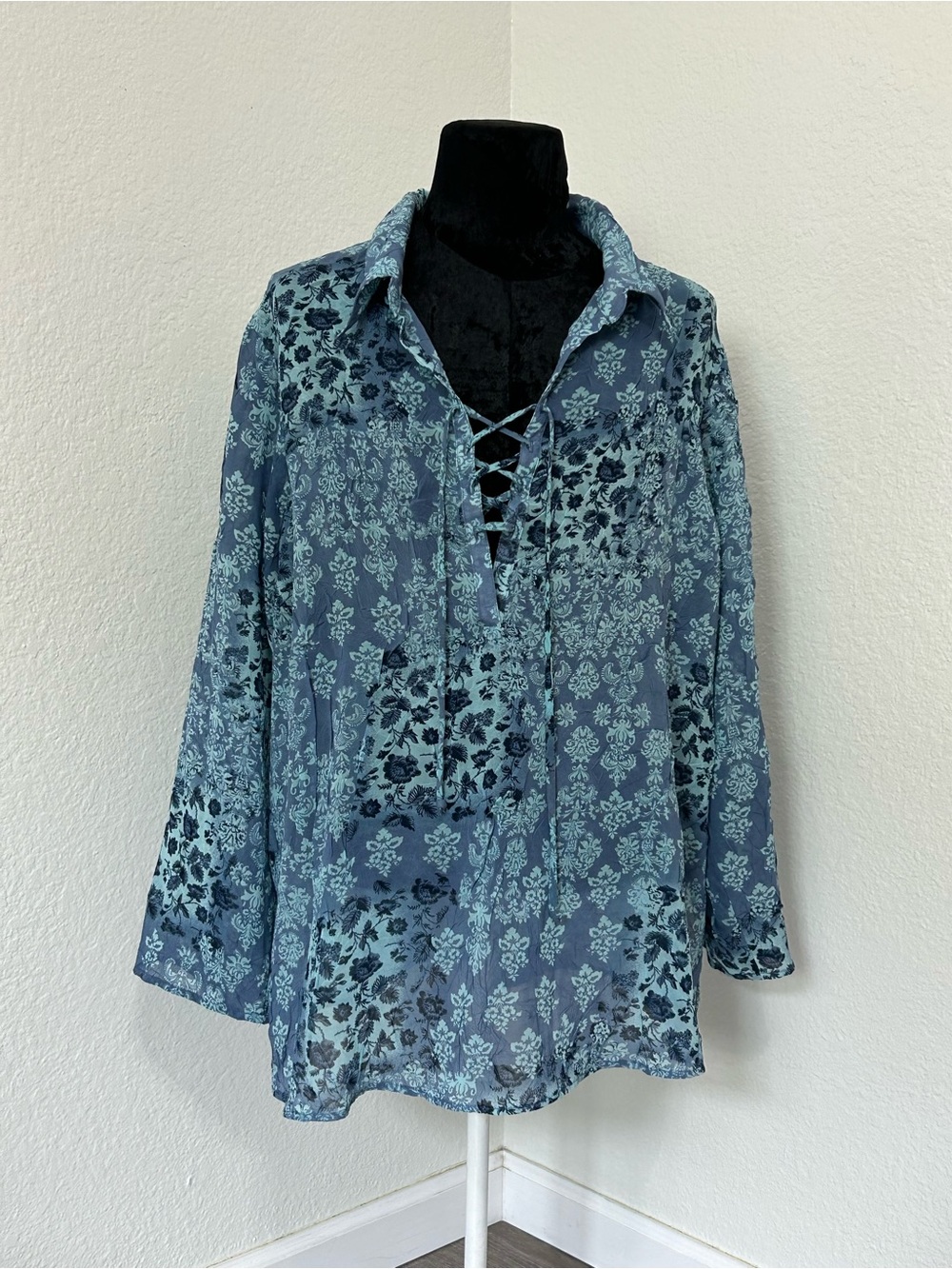 White Stag Blue Floral Patchwork Lace Up Sheer Blouse Plus Size 18W/20W